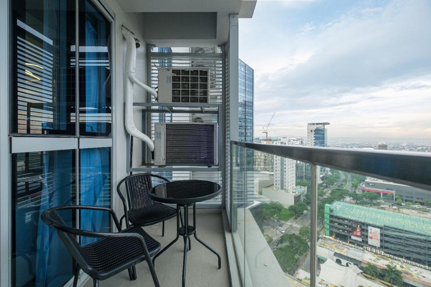 Uptown Parksuites Apartments Tower 2 Bgc By Ph Staycation Manila Eksteriør bilde